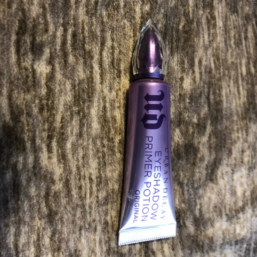 Urban Decay Eyeshadow Primer.